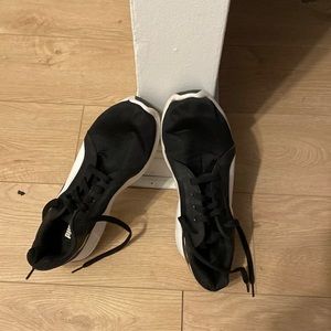 Lightweight puma sneakers,size 12,black with white stripe in mint condition